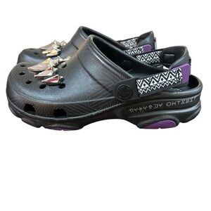 NEW MARVEL Crocs X Black Panther Size Youth J3 Women’s 5 Stylish Black/Purple